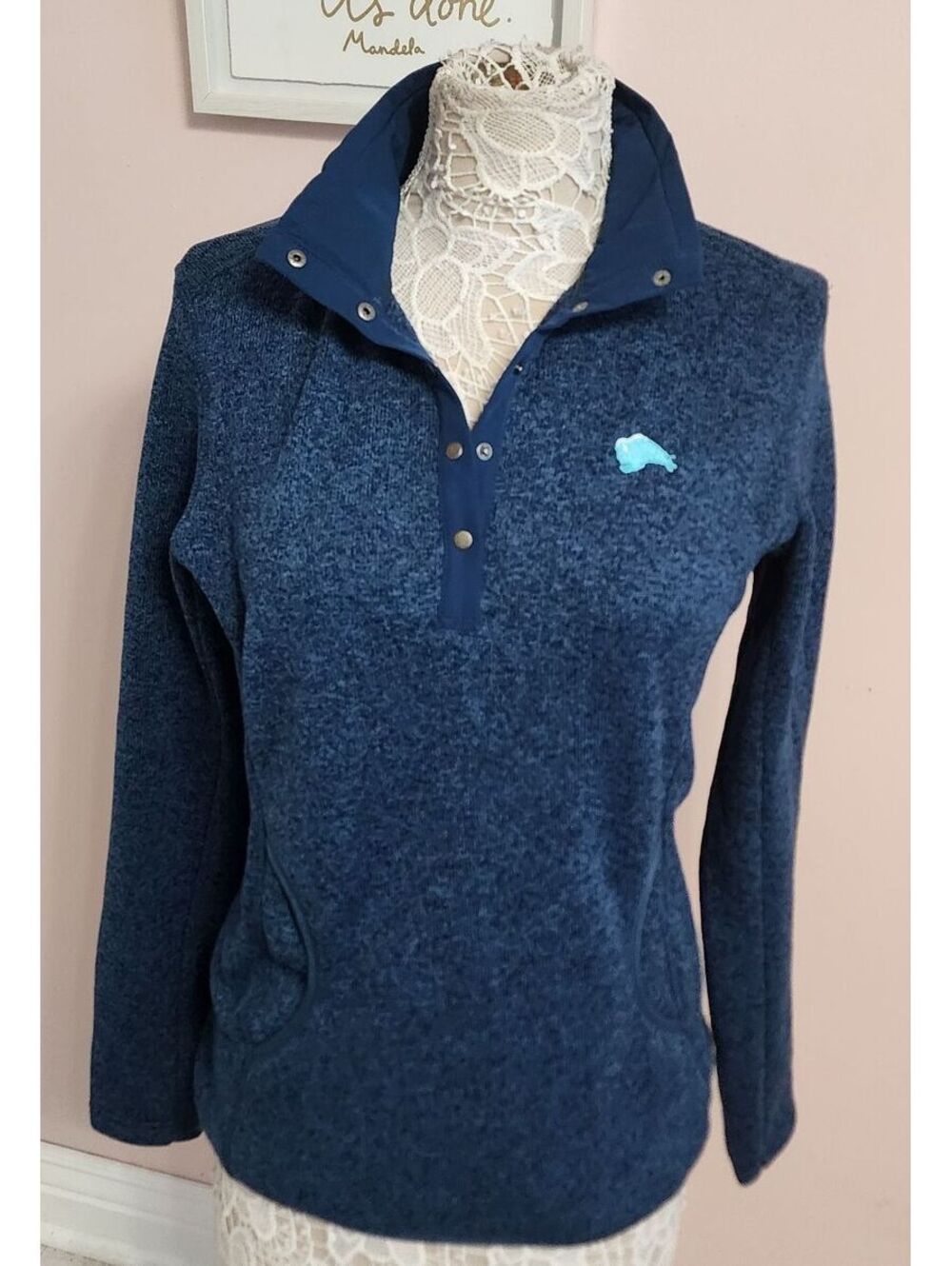 NEW Fossa Apparel Blue Buffalo Women’s Sweater Fleece Pullover Navy Small
